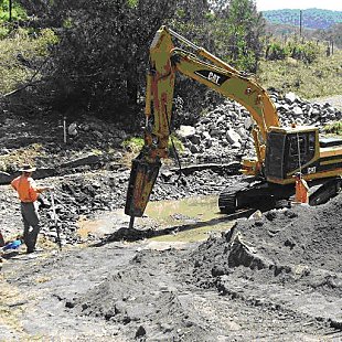 Gradys Creek Road, Kyogle Shire, where <br />Kyogle Shire Council worked with NSW DPI <br />to replace a low level fish barrier crossing with a <br />3 celled box culvert crossing. Photo: C. Jenkins Development
