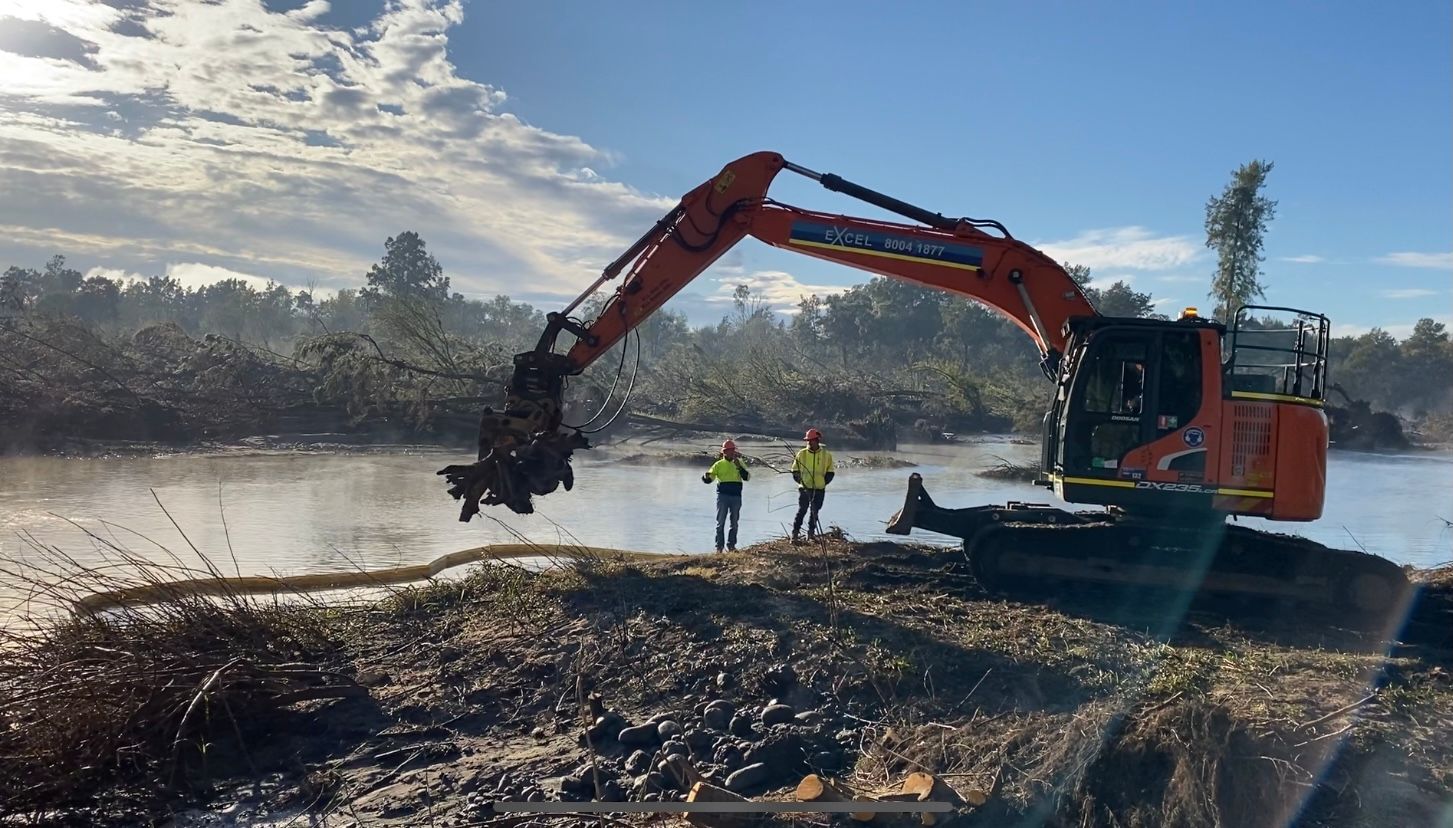 Resnagging the Nepean River. Resnagging the Nepean River